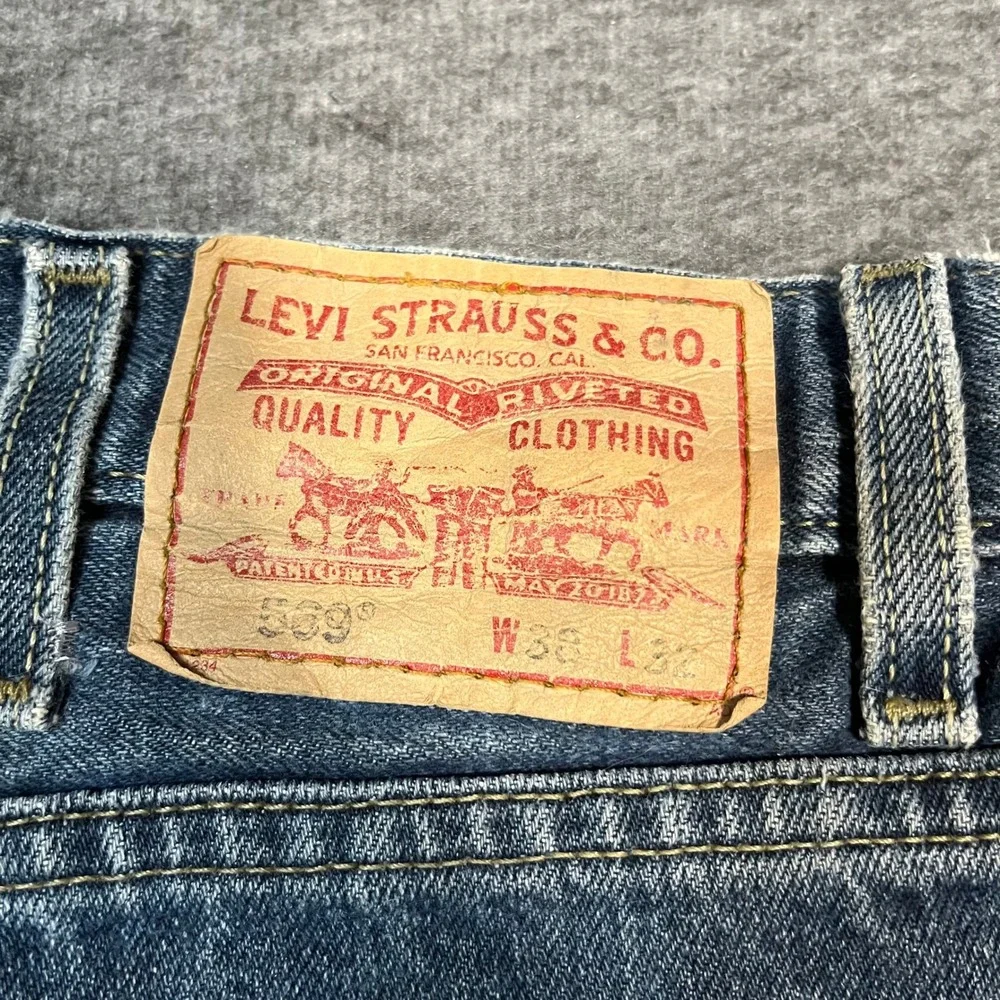Levis 569 Loose Straight Jeans Mens 38x32 Medium Wash Distressed Blue Denim